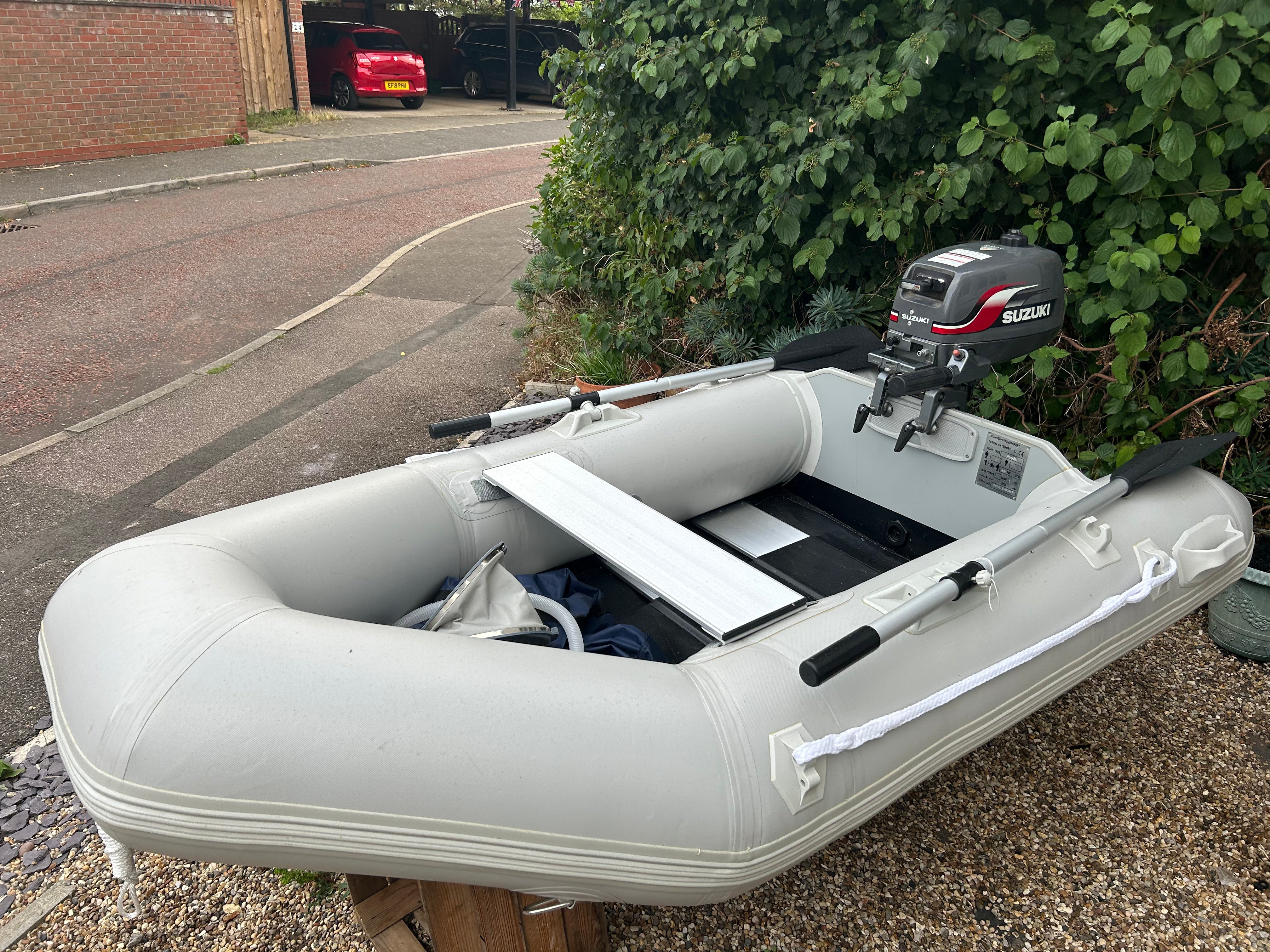 Inflatable dinghy 230 with Suzuki 4hp outboard